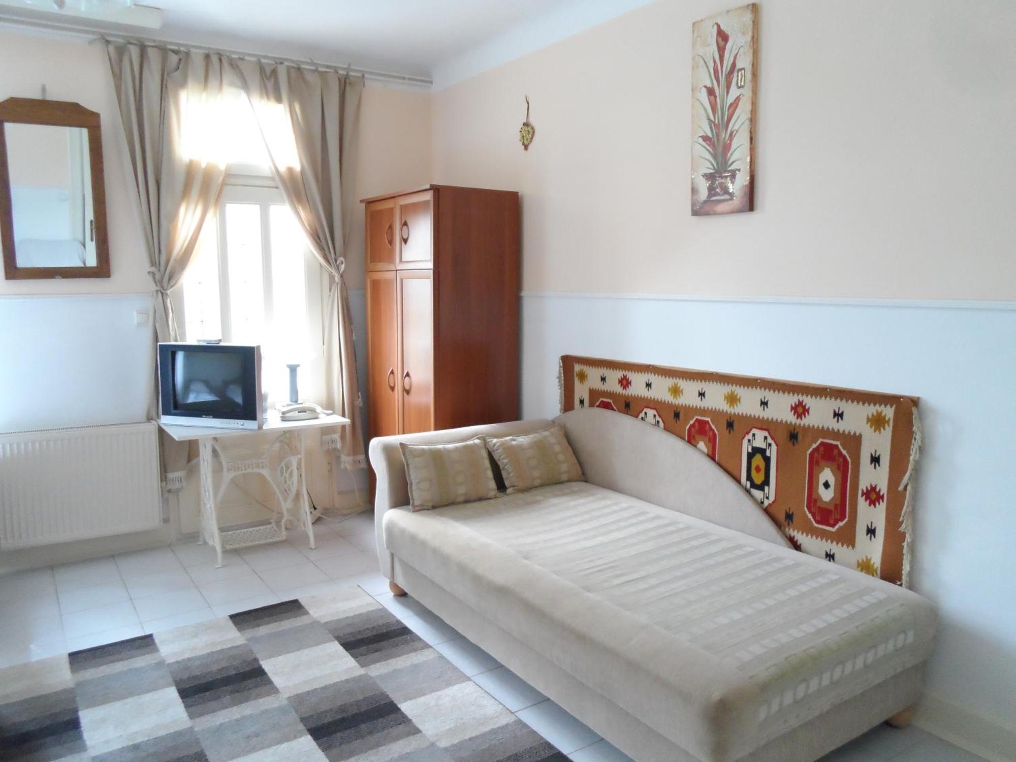Garden Szivarvany Utcai Vendeghaz Szeged Ngoại thất bức ảnh
