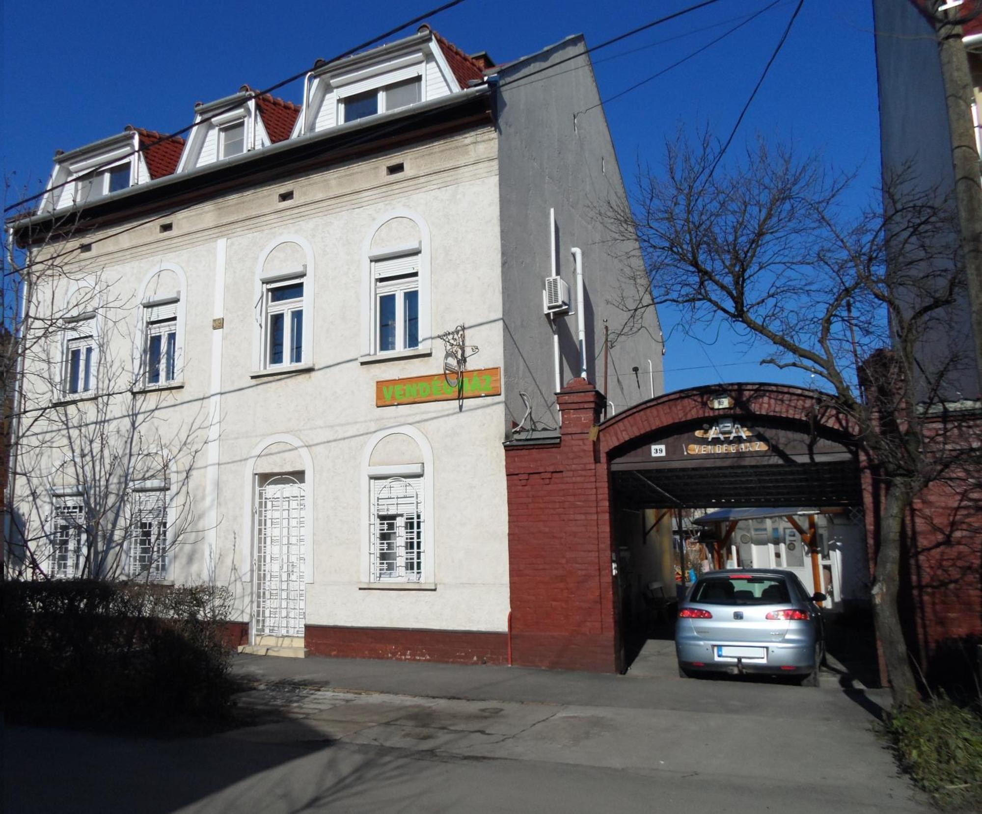 Garden Szivarvany Utcai Vendeghaz Szeged Ngoại thất bức ảnh