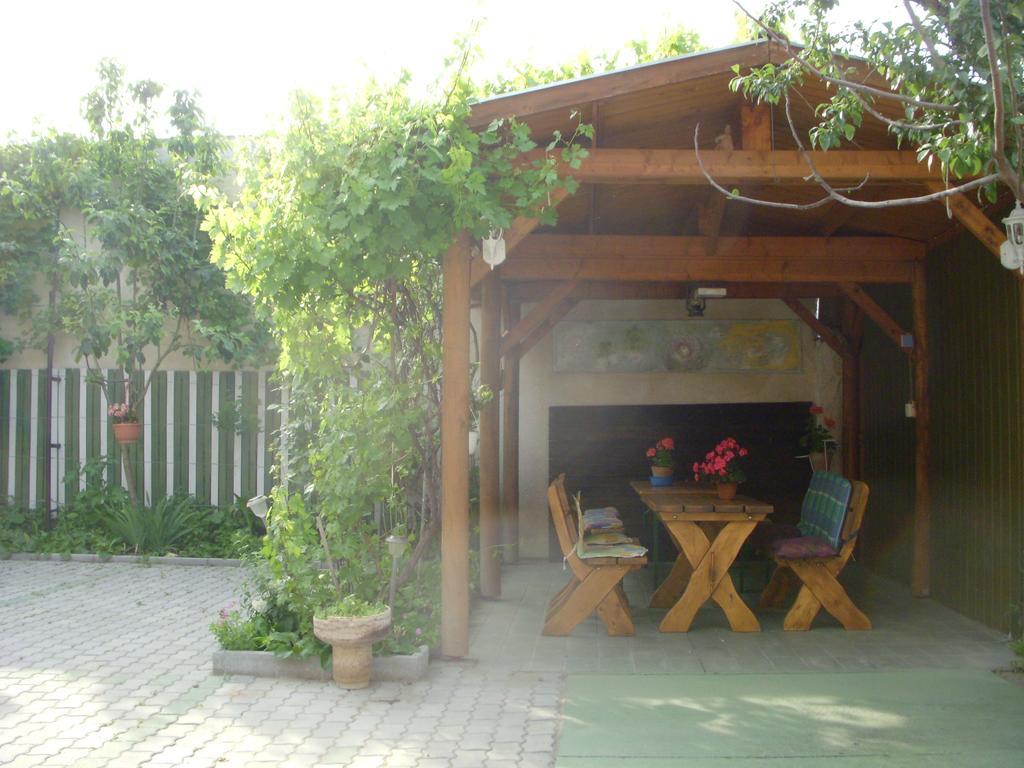 Garden Szivarvany Utcai Vendeghaz Szeged Ngoại thất bức ảnh