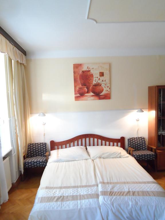 Garden Szivarvany Utcai Vendeghaz Szeged Phòng bức ảnh