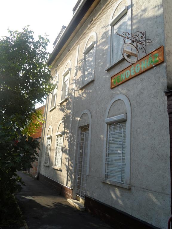 Garden Szivarvany Utcai Vendeghaz Szeged Ngoại thất bức ảnh
